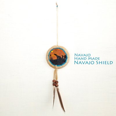 画像1: アメリカインディアン ナバホ族 鹿革製 ハンドメイド ナバホ シールド ハウリングウルフ/Navajo Hand Made Navajo Shield Howling Wolf