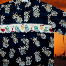 画像1: アートハウス アロハシャツ ハワイアンシャツ カクテル トロピカルタイム（ブラック）/Arthouse Shortsleeve Hawaiian Shirt(Black) (1)